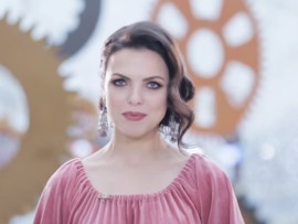 На 10 лет моложе