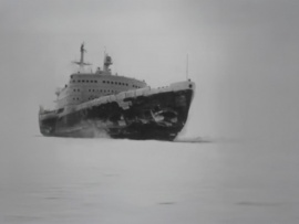 Атомный ледокол штурмует льды