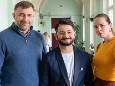 Миша портит всё