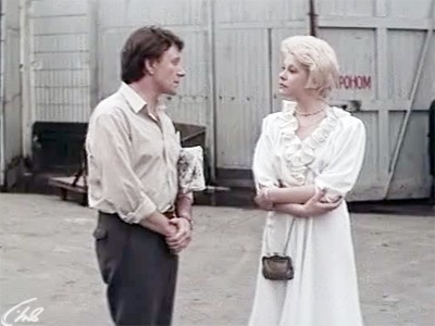 Блондинка за углом (6)