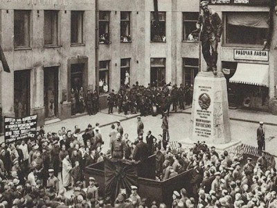 Из жизни памятников