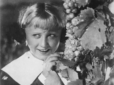 Леночка и виноград