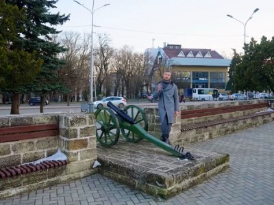 Жизнь своих