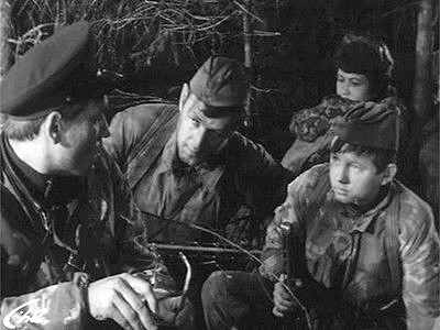 Парашюты на деревьях