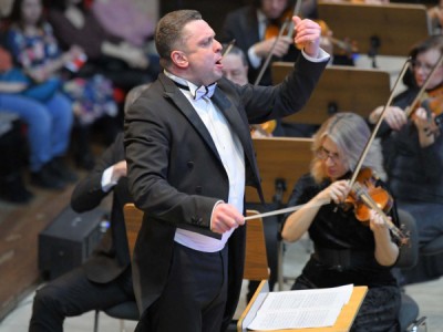 Концерт Омского академического симфонического оркестра, дирижер Заслуженный артист Кабардино-Балкарской Республики Михаил Голиков