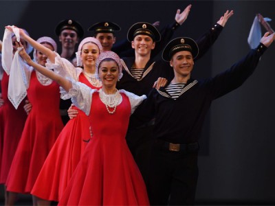 Концерт Государственного академического ансамбля народного танца имени Игоря Моисеева в Государственном Кремлёвском дворце