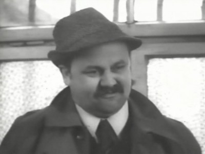 Преступник сидит на стадионе Уэмбли