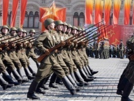 Торжественное построение, посвященное Дню Победы. Прямая трансляция