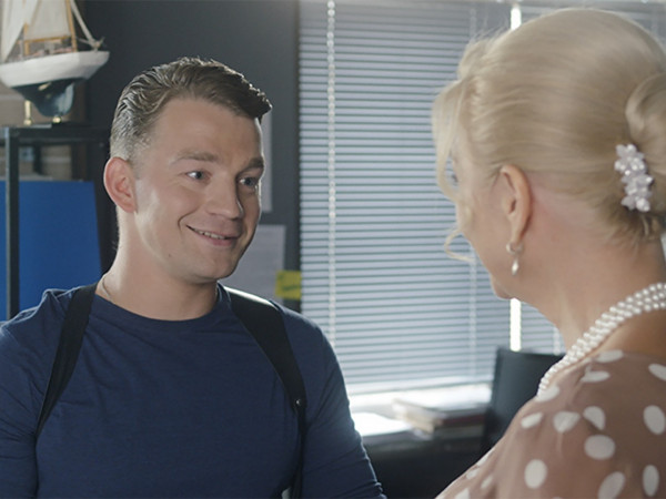 Женская версия. Такси зелёный огонёк