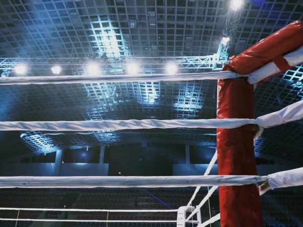 4-раундовый бой в среднем весе. До 72,6 кг