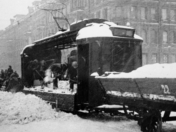 Трамвай идет на фронт