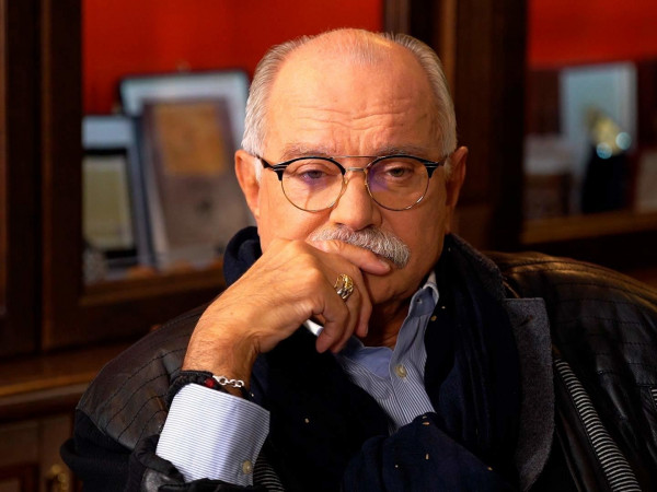 Премьера. Никита Михалков. Портрет в интерьере