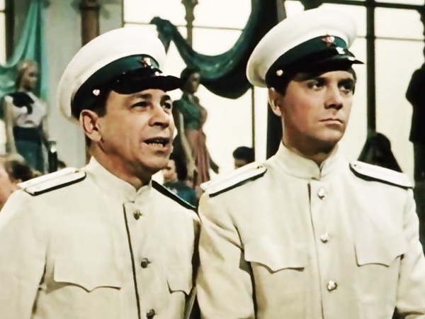 За витриной универмага (3)