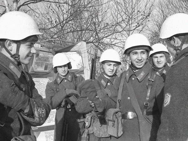 Назад в СССР. Служу Советскому Союзу!