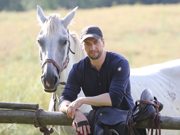 8 бусин на тонкой ниточке