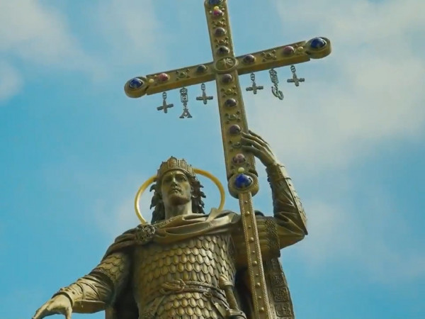 Крест над Россией