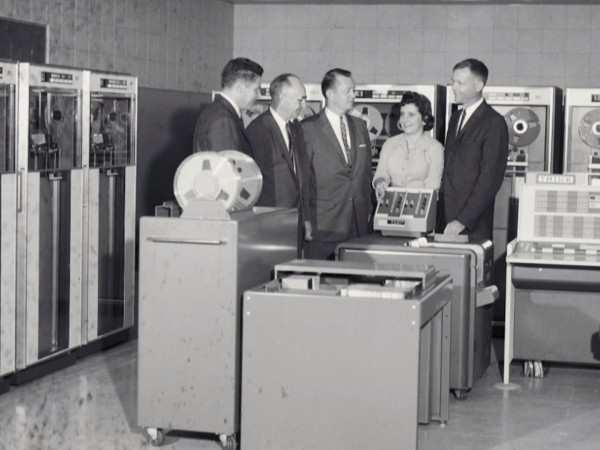 Добраться до Луны: Невоспетые герои программы Аполлон