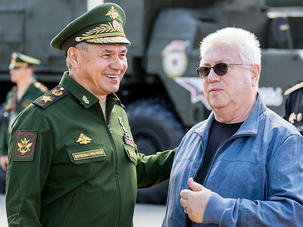 Упал! Отжался! Звёзды в армии