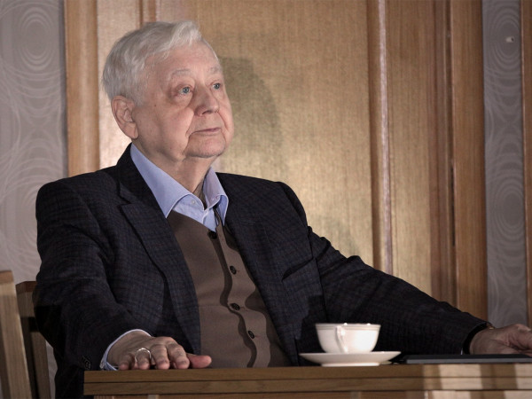 Олег Табаков. В поисках радости. Театральная повесть в пяти вечерах. К 90-летию со дня рождения Олега Табакова