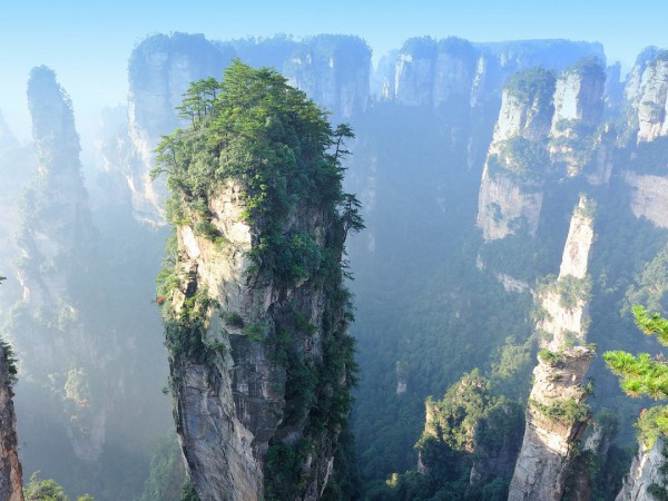 Парящий каменный лес Китая