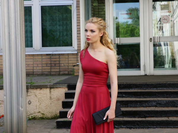 Королева при исполнении