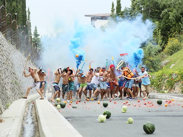 Женщины против мужчин: Крымские каникулы (2)