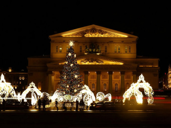 Праздничный новогодний концерт. Трансляция с исторической сцены Большого театра. Дирижёр — Валерий Гергиев