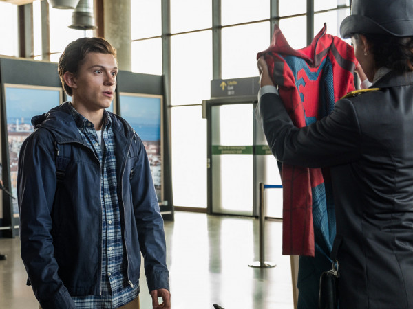 Человек-паук: Вдали от дома (6)