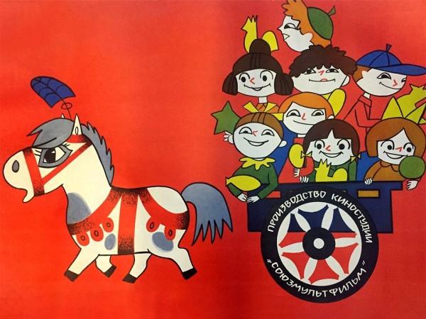 Пони бегает по кругу