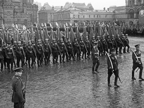 Исторический парад 1945 года