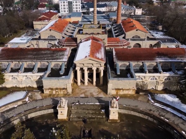 Жизнь своих