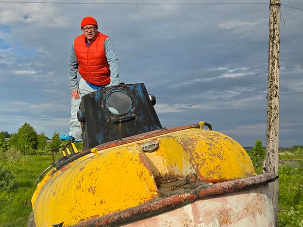 Свой среди других