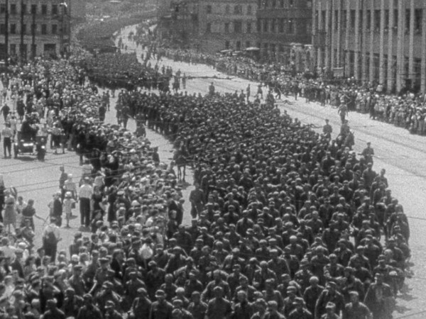 Премьера. Парад побежденных