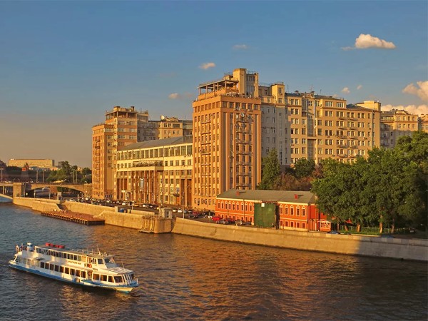 Путешествие из Дома на набережной