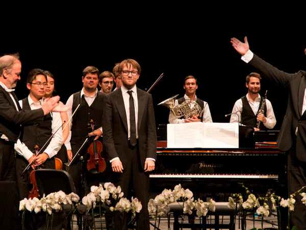 Моцарт. Чайковский. Оркестр фестиваля Вербье. Дирижёр Валерий Гергиев. Солисты: Валерий Гергиев, Денис Мацуев, Даниил Трифонов (фортепиано). Фестиваль