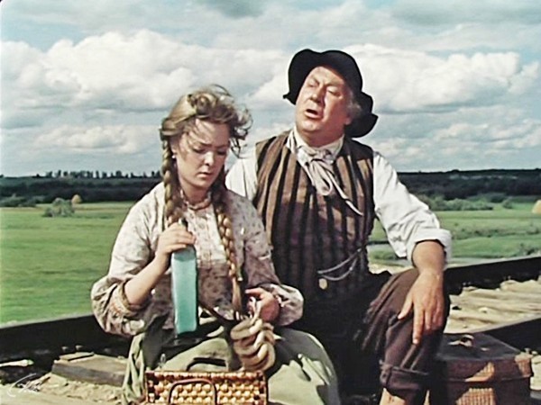 На подмостках сцены