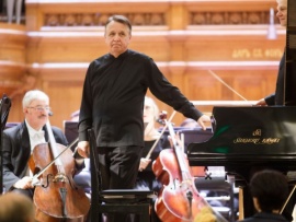 Концерт в Большом зале Московской консерватории, 1992 год. Солист Михаил Плетнёв. 35 лет Российскому национальному оркестру