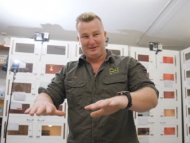 Кто, где и как собирает яд для противоядий