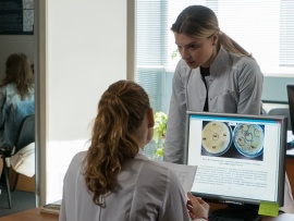 Лаборантка (4)