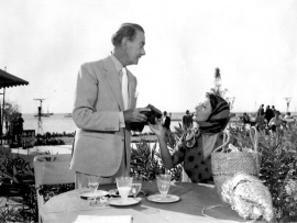 Мальчик на дельфине (5)