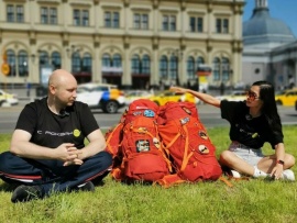 С рюкзаком за спиной