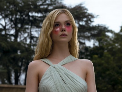 Неоновый демон