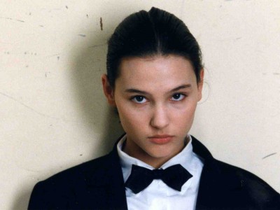 Одинокая девушка