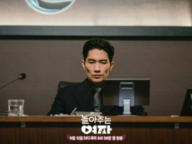 Девушка, которая любит играть (2)