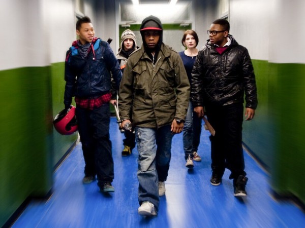 Чужие на районе