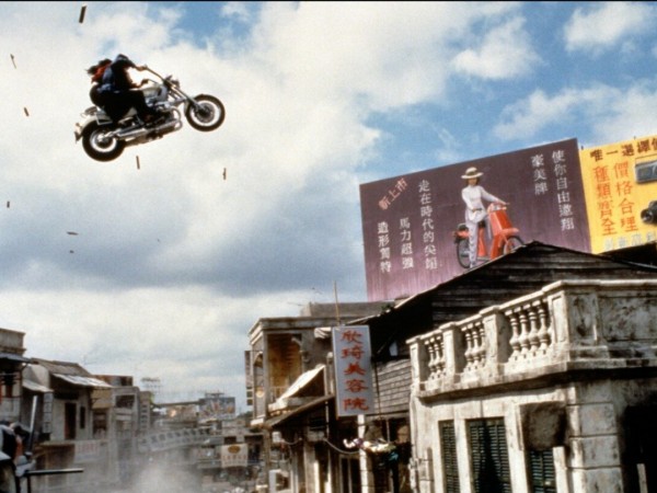 Завтра не умрёт никогда (6)