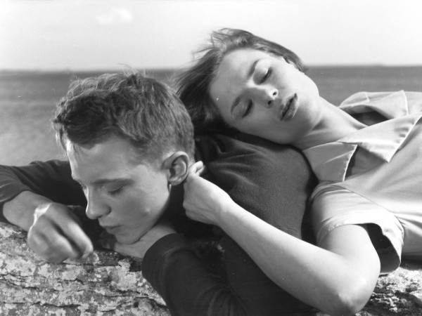 Сквозь тёмное стекло