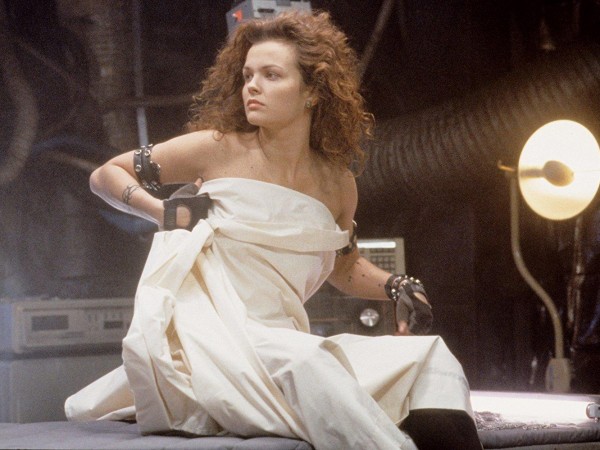 Джонни Мнемоник (4)