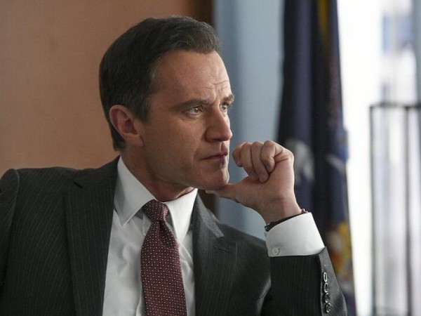 Белый воротничок (3)