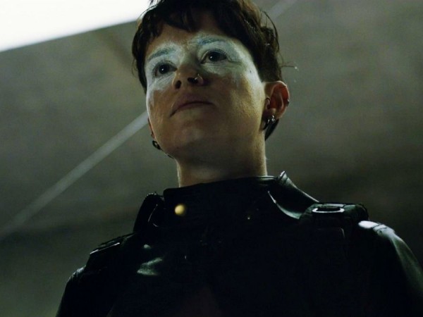 Девушка, которая застряла в паутине (3)